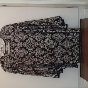 i JOAH blouse. Small 100%‎ polyester. With Bell sleeves. - #705